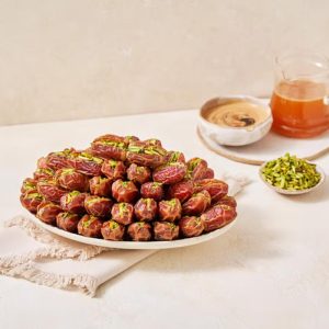 تمر الصقعي بالفستق