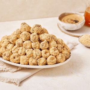 تمر السكري بالطحينة والسمسم