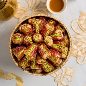 سلة الزاد (تمور محشوة بالفستق)